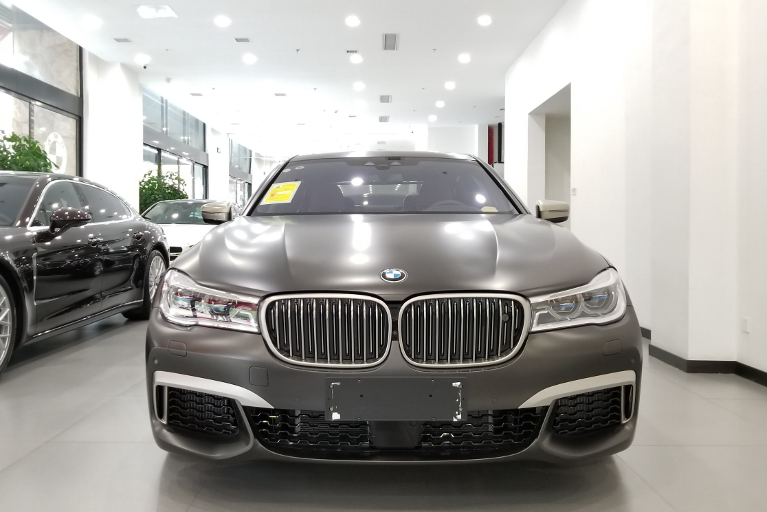 从汽车中除去酸味牛奶的5种方法