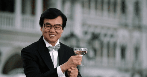 湾仔之虎陈耀兴, 曾帮梅艳芳出气, 遭人报复去世于车内。