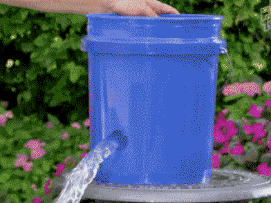 7月暴风雨来袭屋顶漏水？别担心，教你一新招，一抹二十年不漏雨