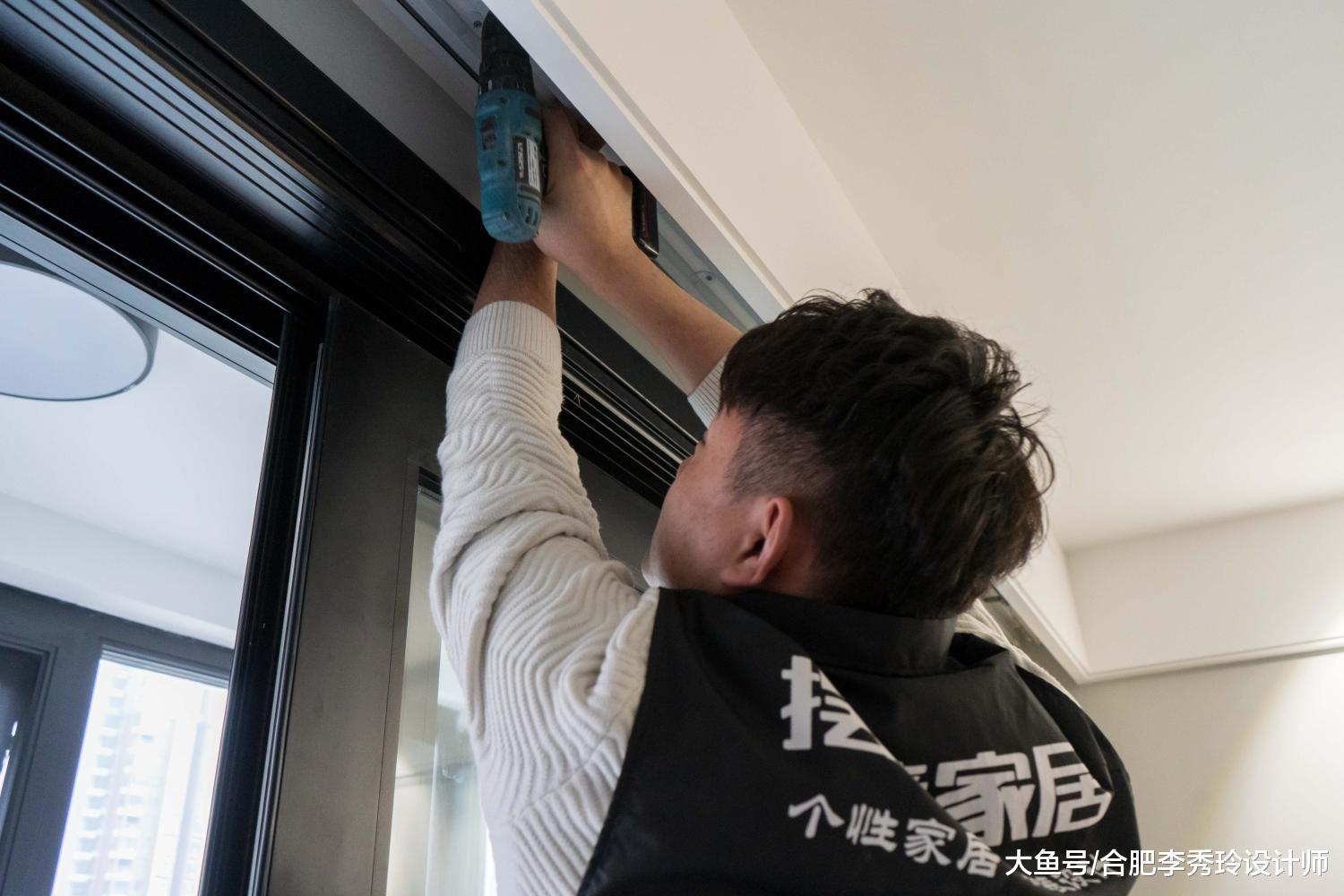 合肥業主家安裝雙層窗簾，開關一按就能拉開，實用性與裝飾性兼備！