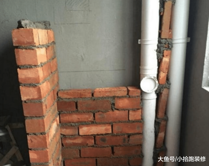 完工时, 业主嫌杂活收费太高, 并反问: 缝卡处理也要收费吧