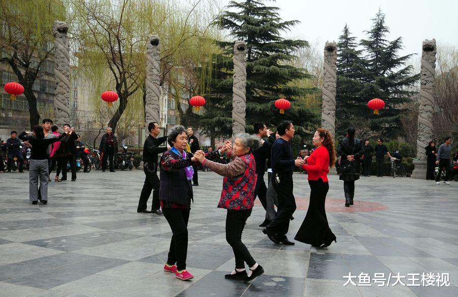 房价暴跌将要面对的问题 收入减少只是其一