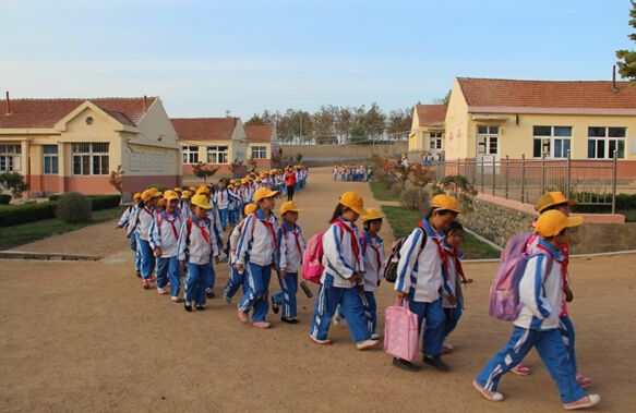 清华迎来3800名新生，一串数据真相了：穷学生别奢望读名校？