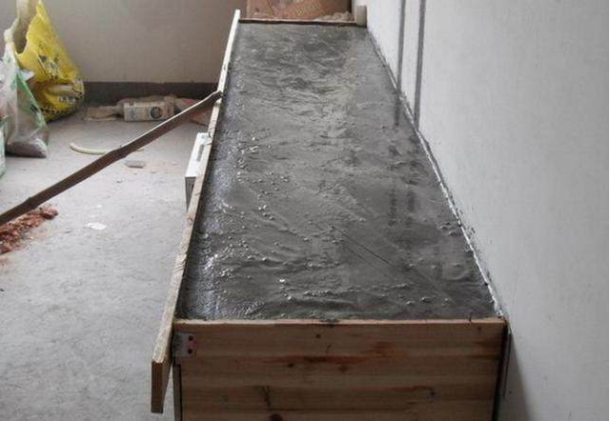 老爹硬要给我砌个水泥电视柜，完工后我服了，心里也不知是啥滋味！