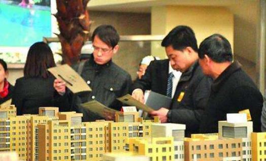 贷款买房时看仔细，“一字之差”可能多花十几万！银行不会告诉你