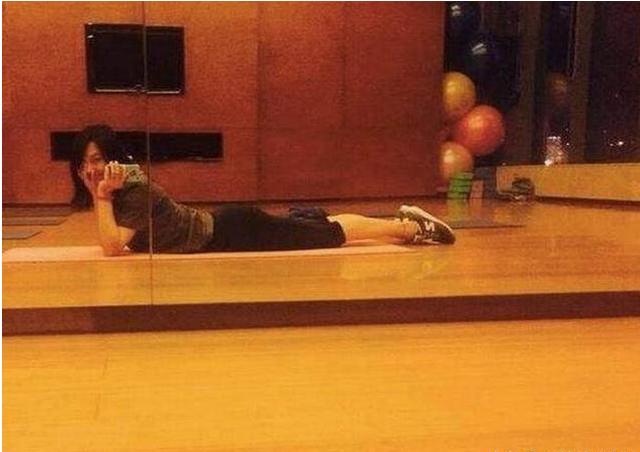 晒晒白百何现实的豪宅，如今更加独立幸福，有事业的女人不会差