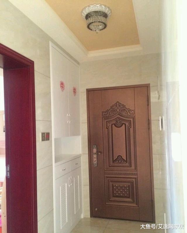 新房装修媳妇不顾反对全屋贴瓷砖, 进门冷冰冰的, 没一点家的感觉