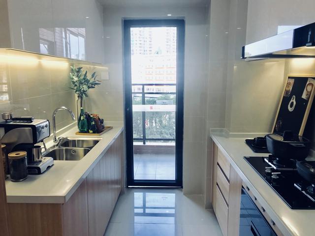 老公多花20万买样板房, 说保证我会满意, 进门一看朋友都被迷住了