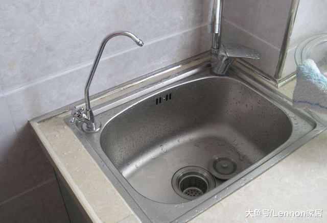 有过教训才敢说：橱柜台面一定要装挡水条，不要嫌丑不去装