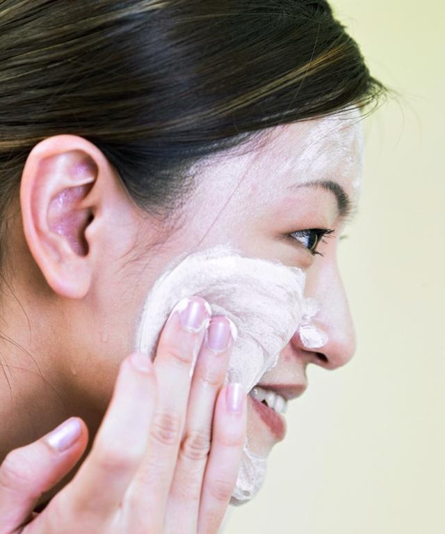 脸上常出闭口的要注意，多做4个小动作，脸上长闭口都难