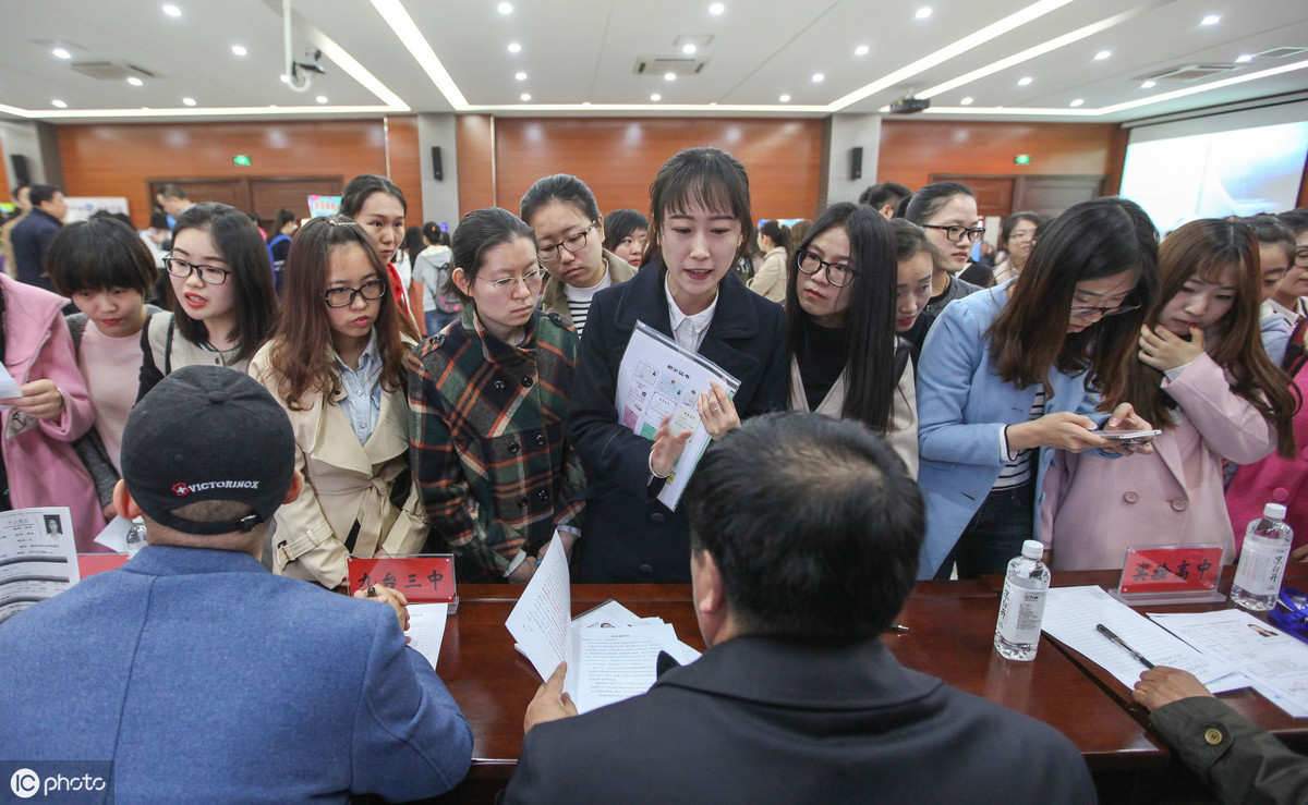 全国上演人才大战，是＂招才引智＂，还是楼市在找＂接盘侠＂？