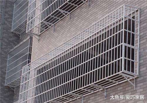 越来越多人不装传统防盗网了，如今都用这种代替，太实用了