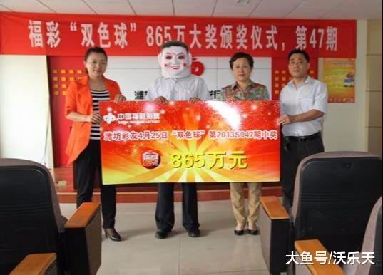 双色球19055期开奖结果，前区开出这两个小号码，彩民：常见的数字！