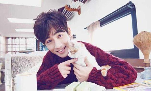 ?参观朱一龙住的豪宅，家里只刷大白墙，现实中和白宇也是好朋友