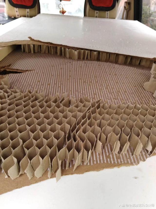 精装房20万却连10万的都不如, 房门塞满瓦楞纸, 网友: 纸板箱要涨价!