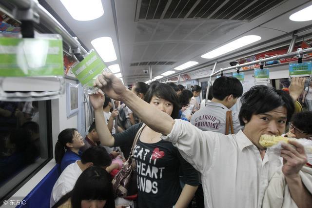 高房价让年轻人不愿承认自己是中产! 网友: 中国人的傲气哪去了?