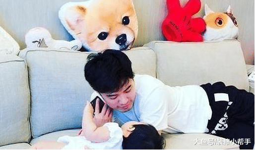 看看陈赫现在所住的房子，家里还有海贼王的手办，看来还是个漫迷