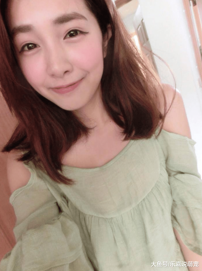 摄影：这黑色衣服不适合，太松了