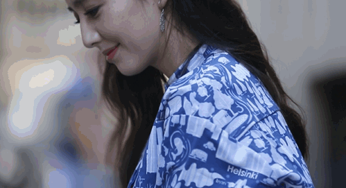 被陈思诚的审美耽误了那么久，佟丽娅终于活成“老娘天下最美”的样子