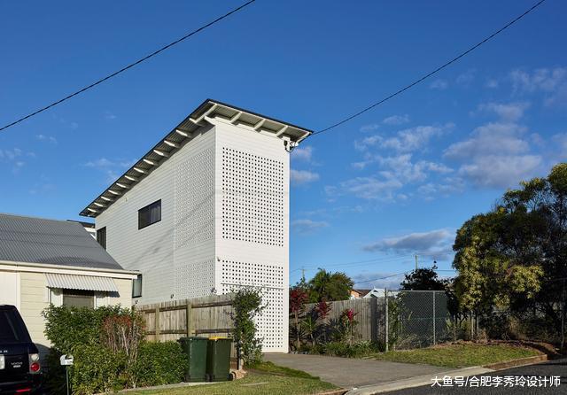 200平大房子中间一刀切, 变成两套复式小洋楼, 中间腾出一个庭院