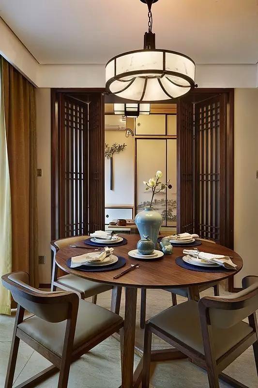 简中式风3房2厅装修图，客厅电视墙的设计既新颖又实用