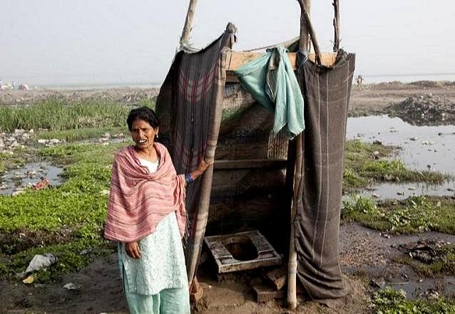 印度连上厕所对女性都如此不公平，究竟是坑了谁