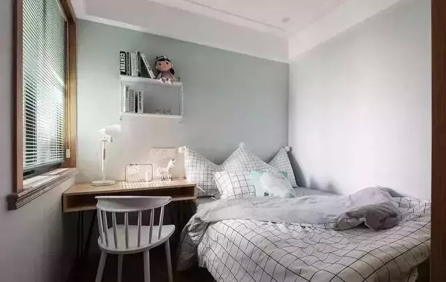 谁说小卧室注定乱糟糟？学着这样装，小卧室也可以精致、宽敞起来！