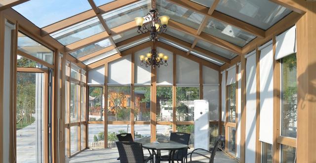 传统阳光房过时了，现在流行可伸缩阳光房，不用了还能收起来