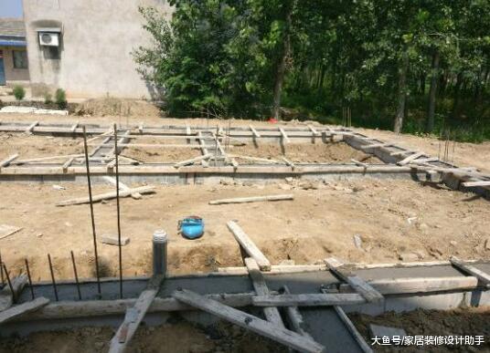 建三层才只花24万让人生疑，后来发现用的全都是预制板和多孔红砖