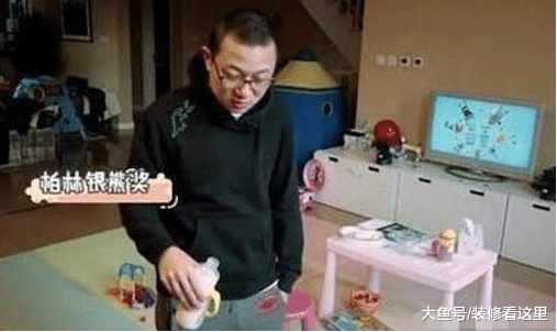 演员梅婷现实的豪宅，房子全部铺了木地板，室内布置太乱了吧