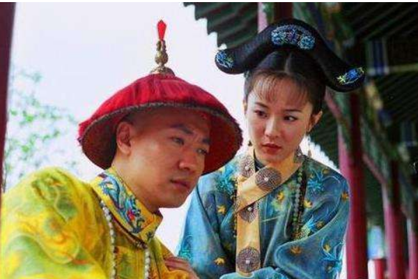 这个下人没有收到公主的吩咐，觉得自己很没有面子，借着酒劲要打驸马！