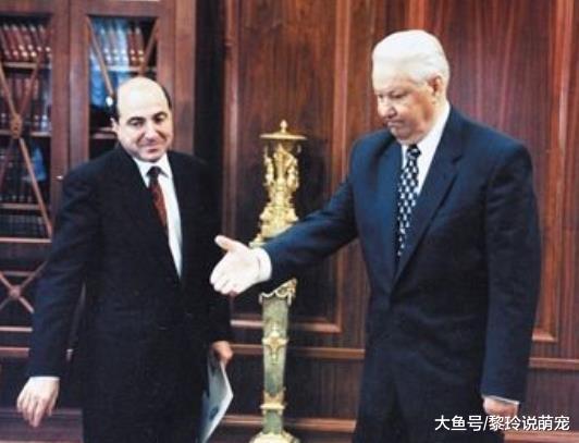 他是俄罗斯最大金融寡头，与普京叫板流亡海外13年，结局如何？