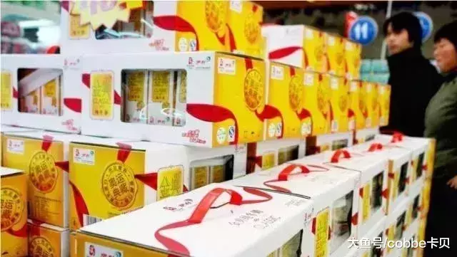 “薅羊毛”可以，可别太“贪心”哦！这位小伙就。。。