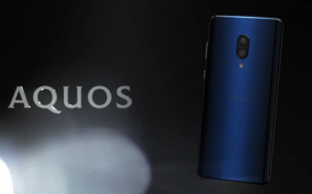 全球第一个240Hz刷新率手机,视觉体验极佳,看到续航能力:跪了