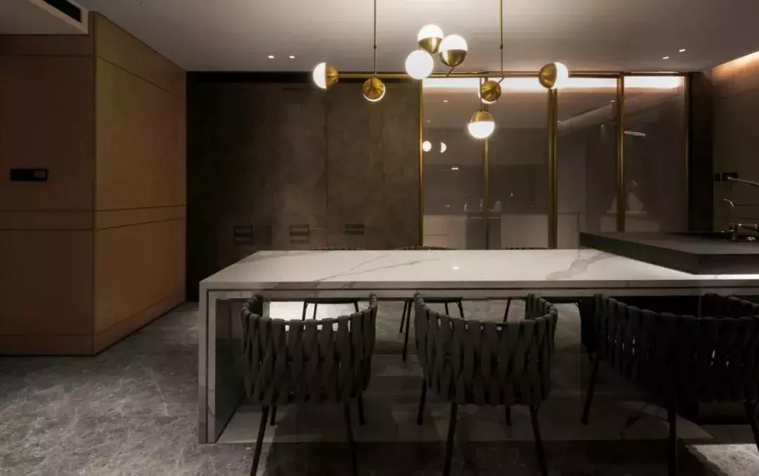 300m2頂級輕奢大平層，黑色演繹的穩重人生