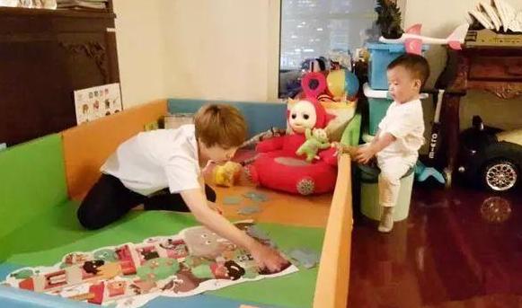 参观吴京现实中的家，在家还会帮老婆按摩，铁汉的生活却很甜蜜