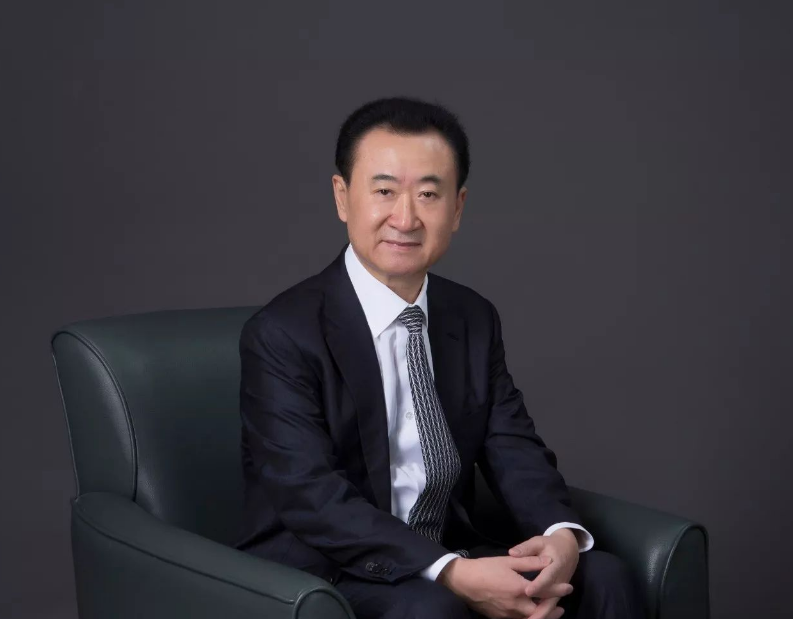 王健林回老家，刘强东回老家，任正非回老家，差距有点大