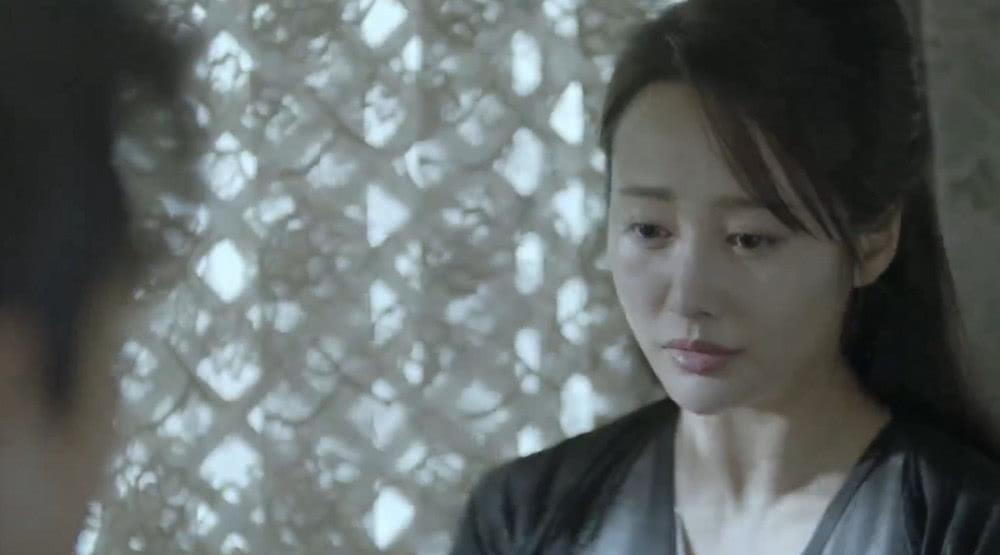 司理理明知战豆豆是女儿身，却还愿意嫁给她，只为保护从未露面的他！