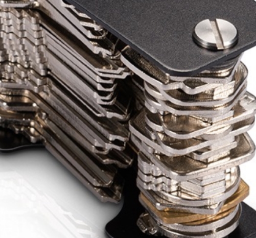 越来越多人把钥匙挂腰间，太傻！瞧瞧老总们怎么带，有面气派十足