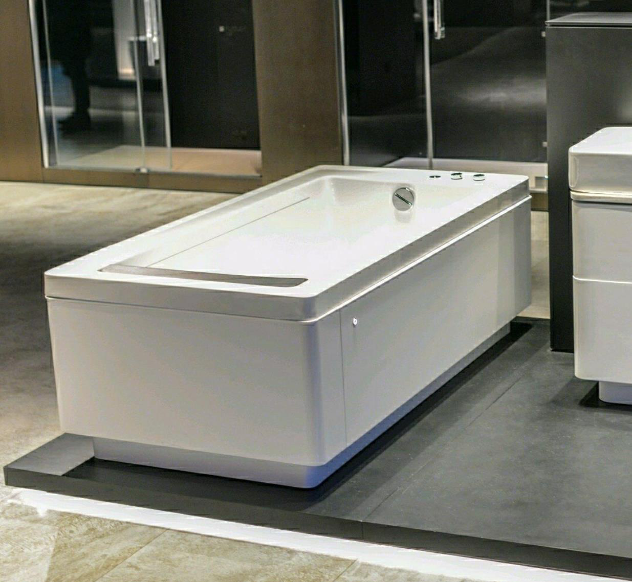 再小的浴室也该拥有浴缸，因为它的重要性仅次于床！