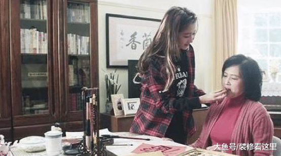 关晓彤晒出自己的住宅装修，家里古典风格，和父母住在一起