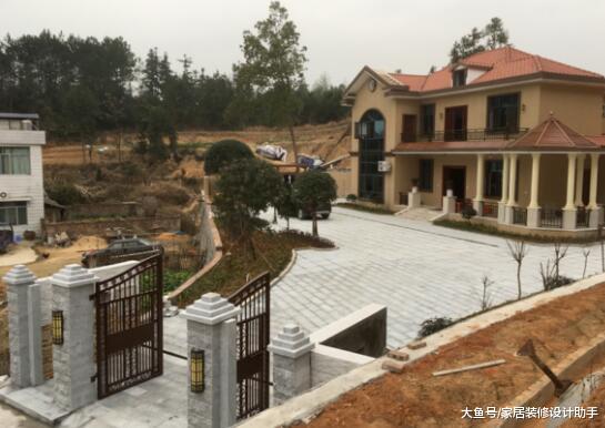 砸50万回村自建两层小别墅，完工后十里八乡的乡亲们都赞不绝口