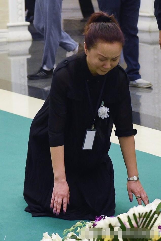 捧红蔡明、周迅, 90岁去世, 葬礼现场蔡明长跪不起