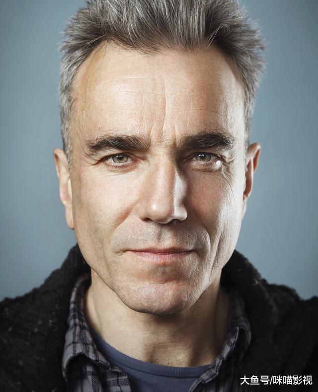 他是世界上公认演技最好的男演员，年少时偷鸡摸狗的事没少干过