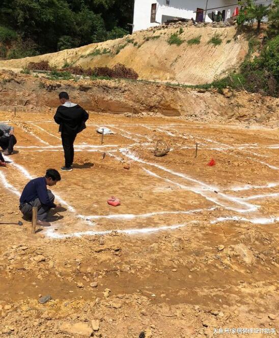 18万自建三层砖混结构主体值不值啊？虽说毛病多但花钱少也认了