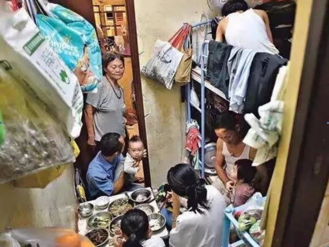 香港四大家族三家已表态，李嘉诚却还在捞最后一个铜板？