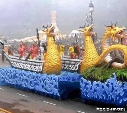 这个国家，人长得像汉人，国旗国徽也模仿中国 , 王室自于我国唐朝 !