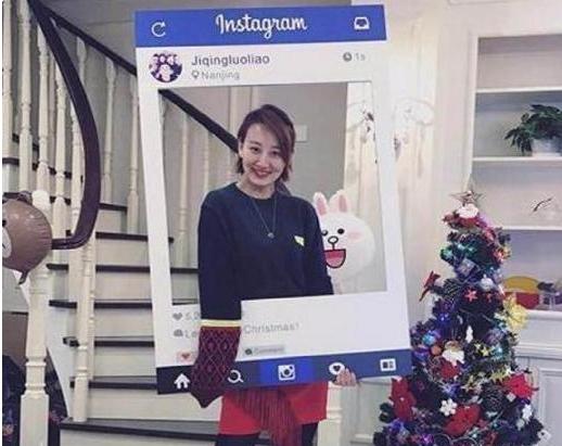 参观李好现实的豪宅,楼梯做成欧式旋转式,内部装修很豪华