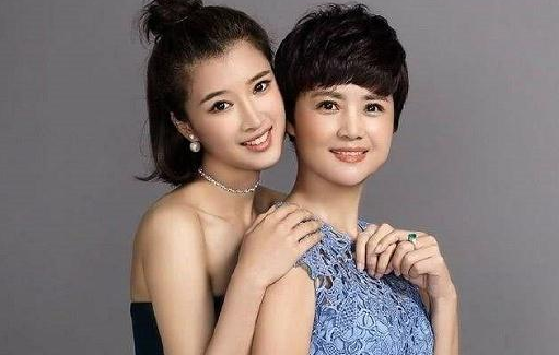 全家都是演员，爸妈是国家一级演员，儿子是童星，女儿颜值出众