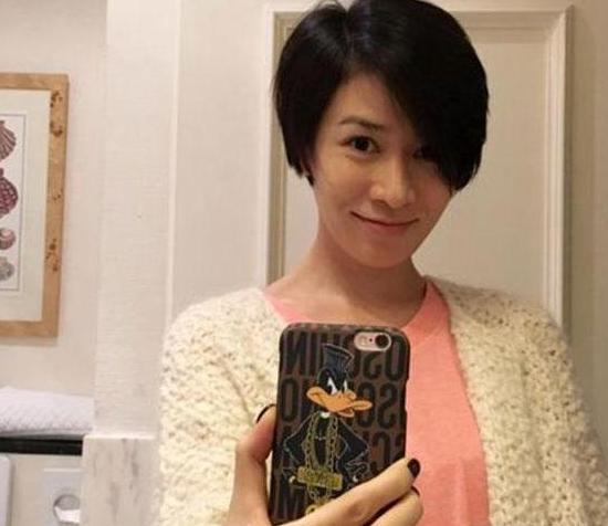 ?带你看佘诗曼住的豪宅，在香港住着小几十平方的房，明星也不容易